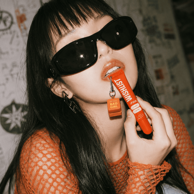 БАЛЬЗАМ-БЛИСК ДЛЯ ГУБ VELVET CORAL WiSHLiST, 10 МЛ + БРЕЛОК "MOOD: BAD GIRL" WL-03-882 фото